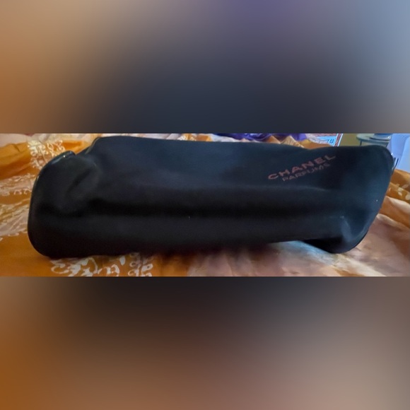 Red and black Chanel cosmetic bag. In excellent used condition w no noted flaws. - Picture 3 of 7